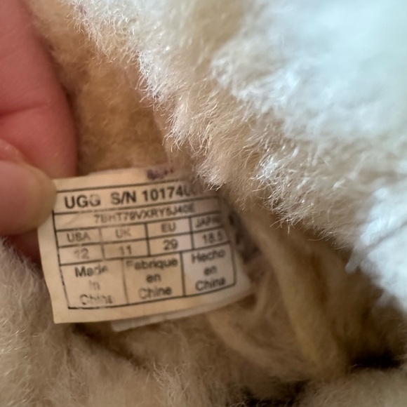 Ugg Bailey Button Sherpa lined suede foam sole round toe Youth size 12 - Picture 11 of 13